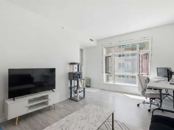 1410 N 1st St SE #707, Calgary, AB T2G 5T7
