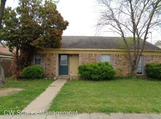 520 Esterine Rd, Dallas, TX 75217