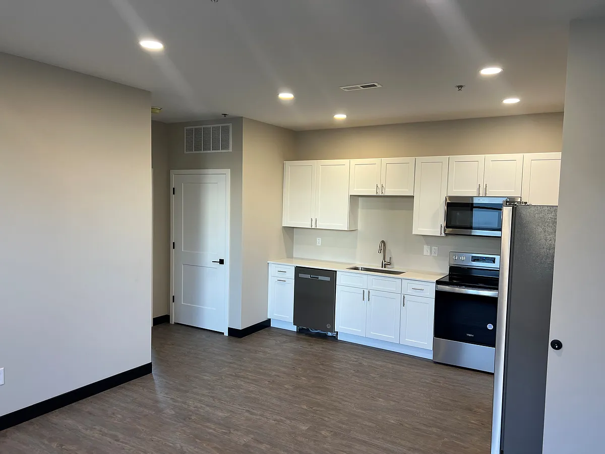 Building Photo - 104 E Market St #101