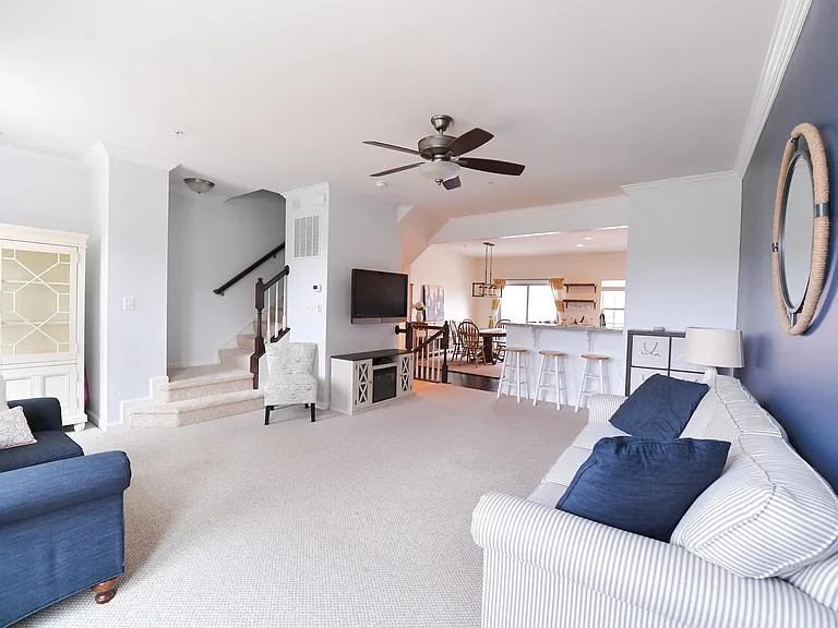 4644 Hudson St — Photo 13