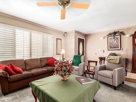 5th image of 302 E Port Au Prince Ln
