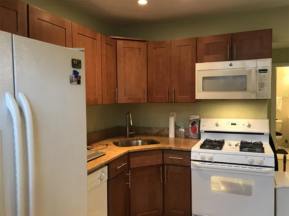 223 College Dr, Edison, NJ 08817