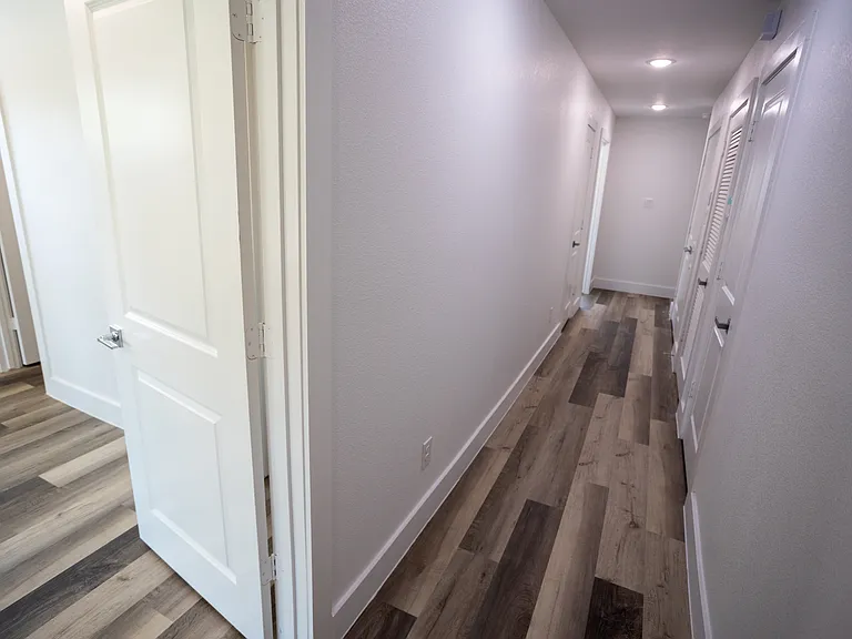 3146 Wayside Ave — Photo 4