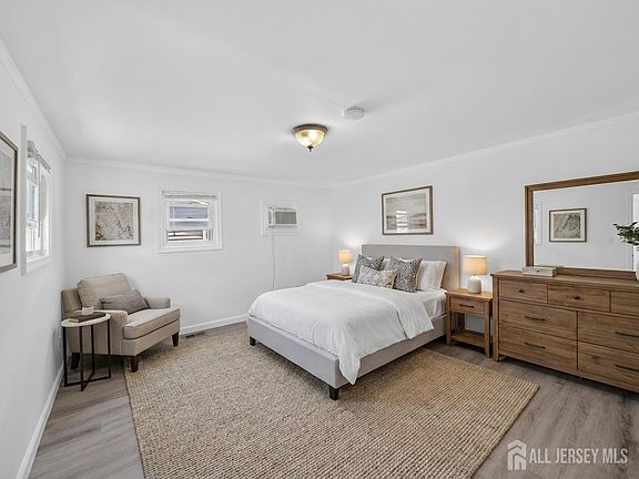 3rd image of 27 Freddie Ave