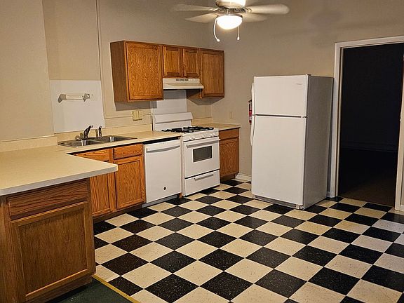 2nd image of 801 W 3rd St #803-1