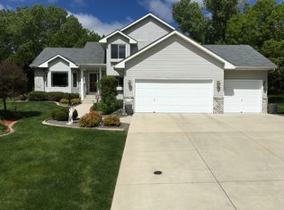 2655 Eitel Rd, Chaska, MN 55318