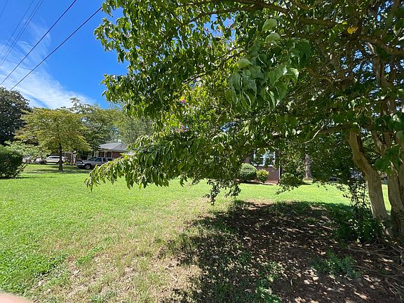 2nd image of 307 Jordan Dr