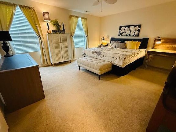 5th image of 1059 Sun Ridge St