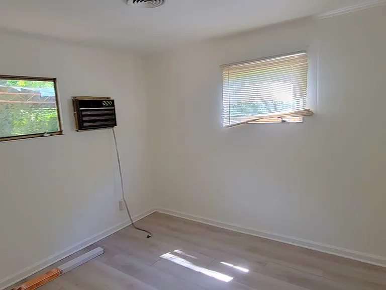 712 Courtland Ave — Photo 6