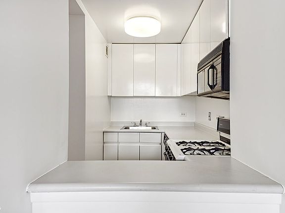 3rd image of 236 E 47th St #14E