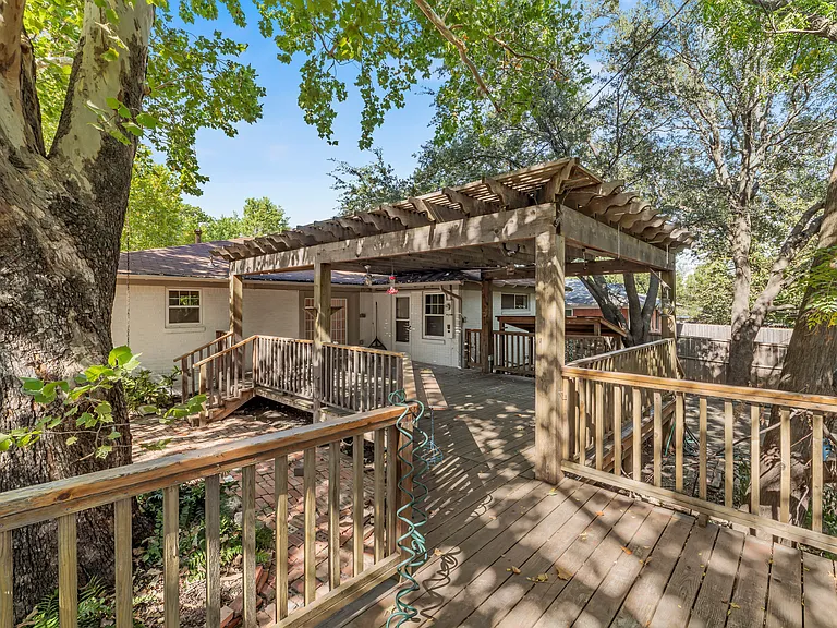 6638 Aintree Cir — Photo 20