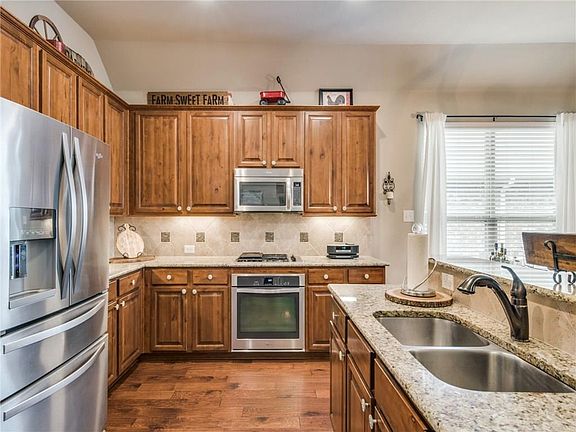 5th image of 11812 Hamptonbrook Dr
