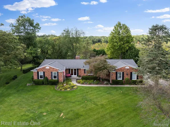 10728 Arbour Dr, Brighton, MI 48114