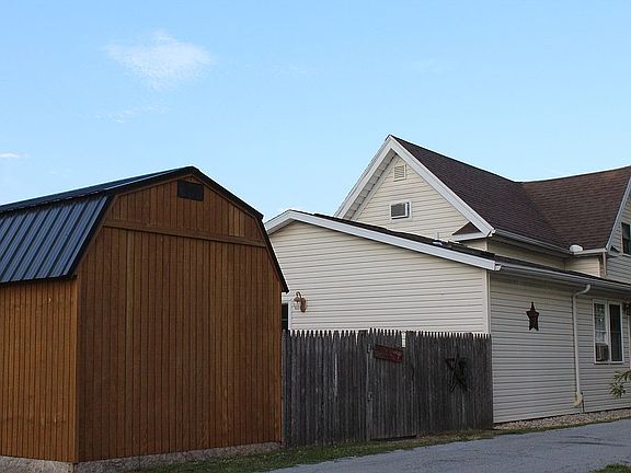 2nd image of 17584 Oneida St