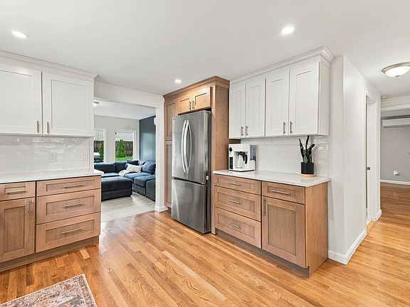 5th image of 59 Colonial Ave
