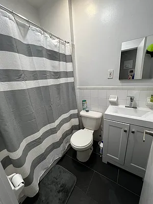 Rented by Salon Realty Corp | media 9