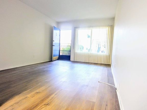 4th image of 21109 Reynolds Dr APT E