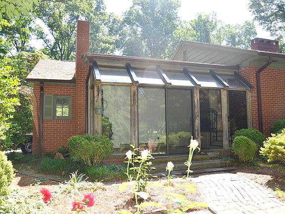 5th image of 157 Circle Dr