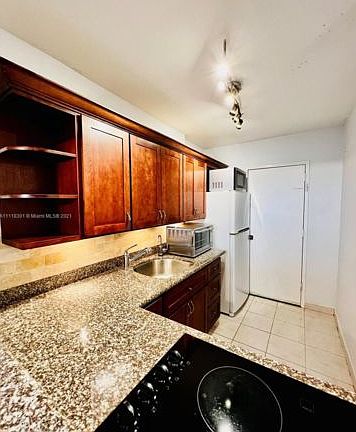 4th image of 2899 Collins Ave APT 1447