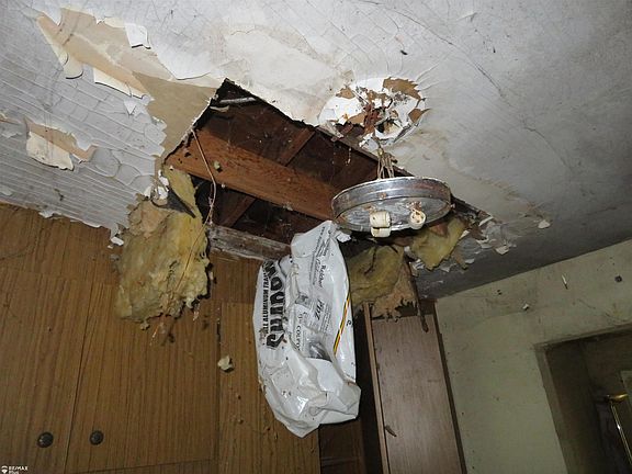 4th image of 584 Casemer Rd