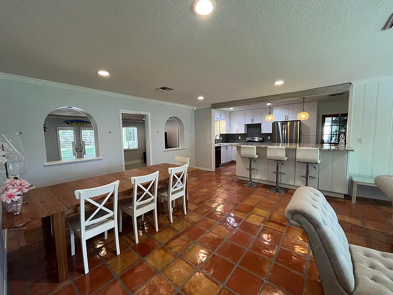 620 NE 9th Ave — Photo 34