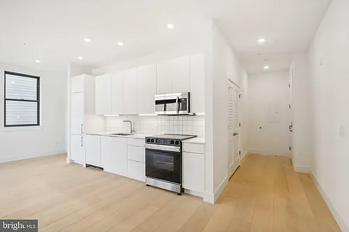 2406 Frankford Ave Photo 1