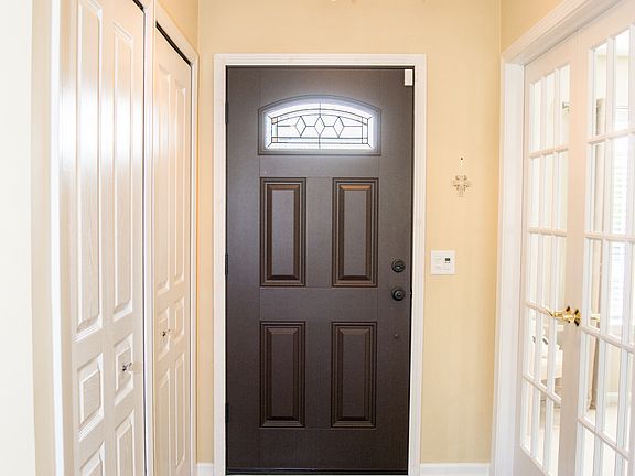 3rd image of 50808 Cambridge Dr