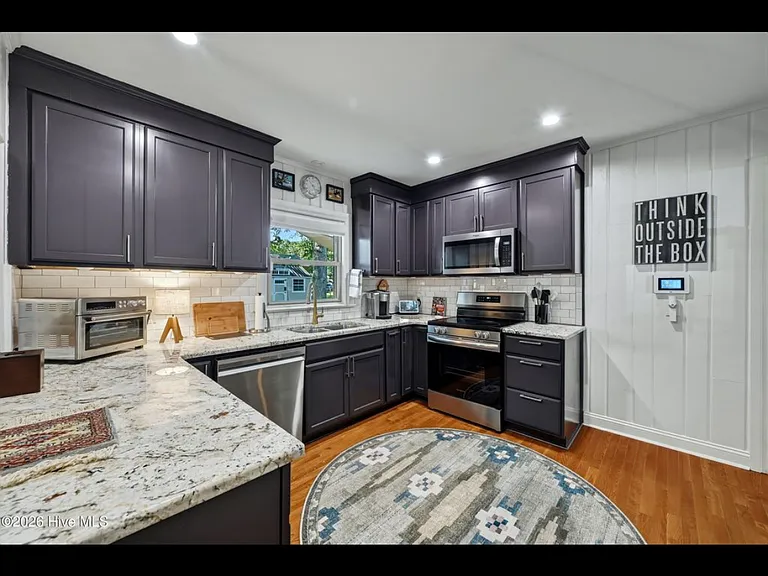 611 Clark Dr — Photo 9
