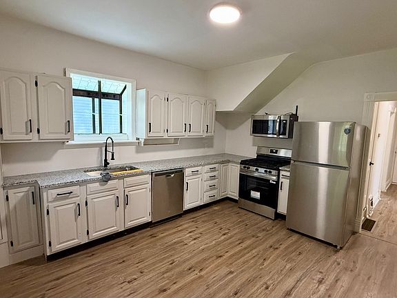 3rd image of 757 Regina Ave