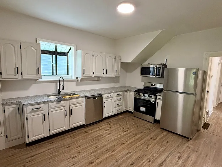 757 Regina Ave — Photo 3