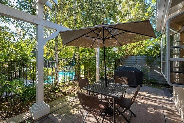 1077 Westcreek Ln Westlake-large-027-22-