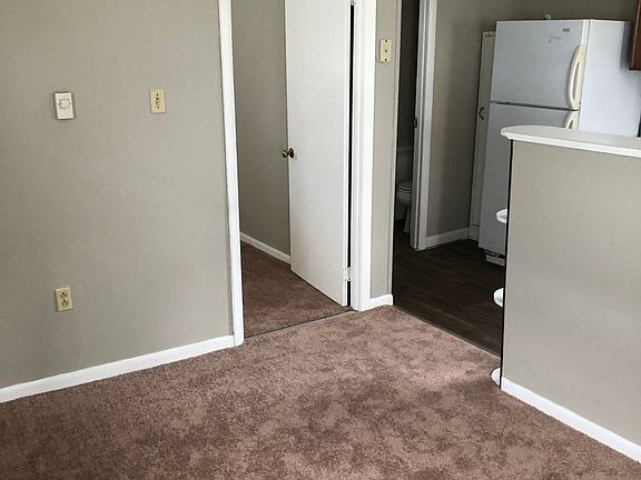3rd image of 607 W Broadway #1R