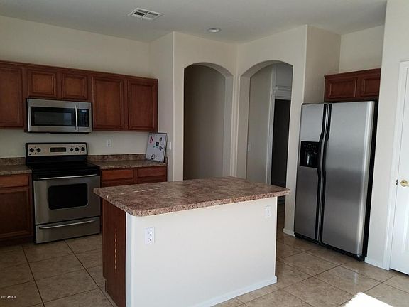 3rd image of 1529 E Viola Dr