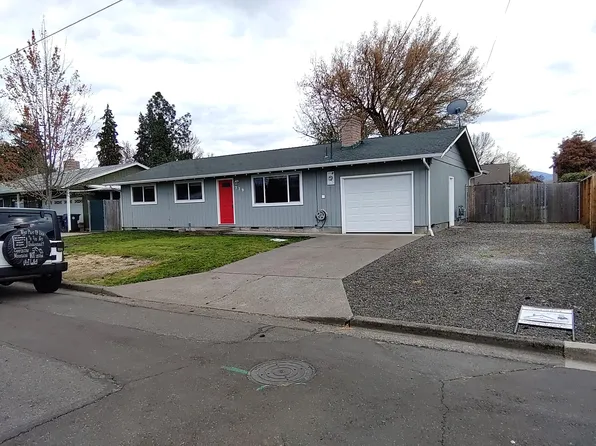 379 S Central Valley Dr, Central Pt, OR 97502