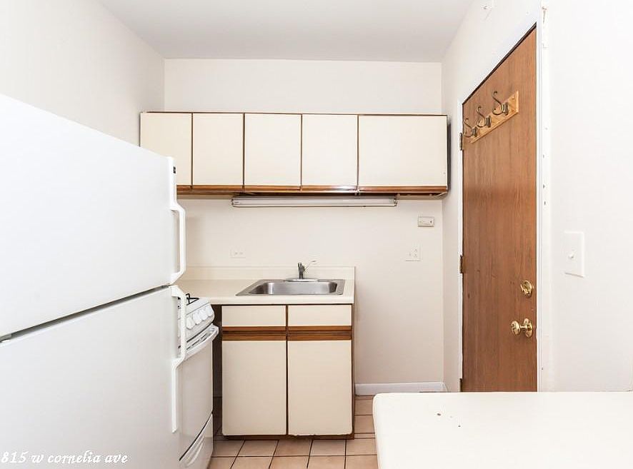 1st image of 815 W Cornelia Ave #1023