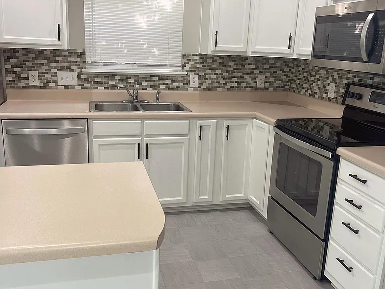 1781 Forest Side Ln — Photo 2