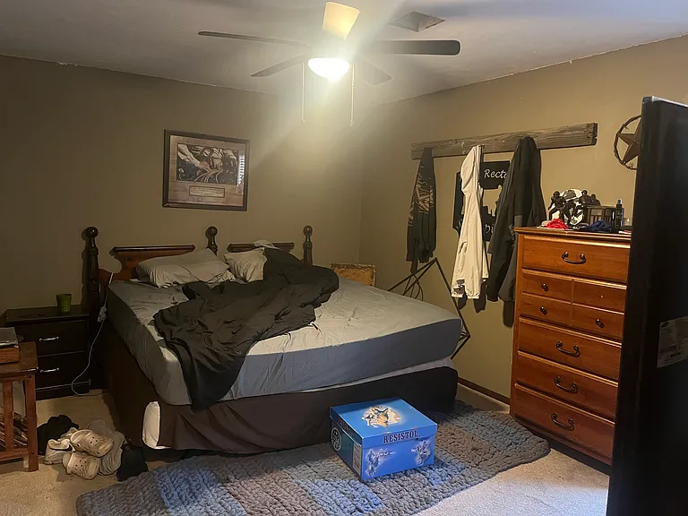 912 E Krayler Ave — Photo 7