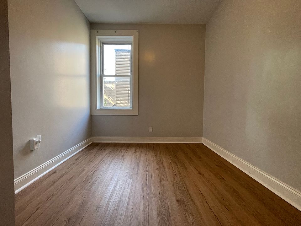 2nd image of 309 6th St #14E