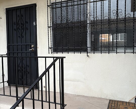 2nd image of 961 S Kenmore Ave #961