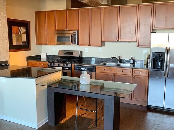 4th image of 900 N Kingsbury St APT 816