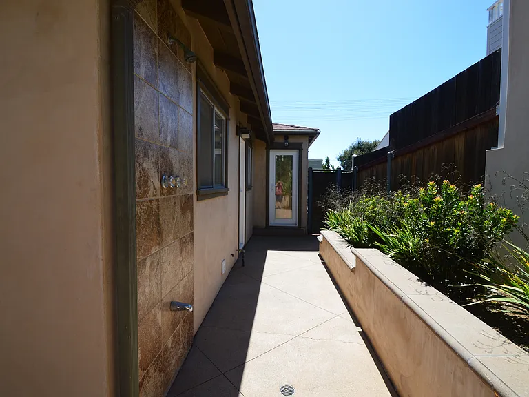 7033 Draper Ave — Photo 17