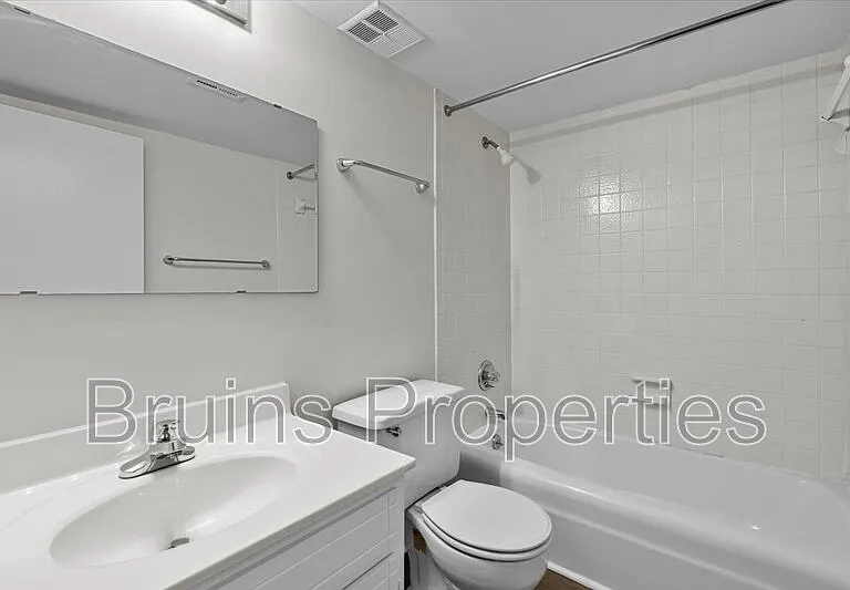 1522 Benjamin Pkwy #C — Photo 21