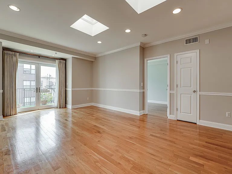 211 Madison St #4 — Photo 7