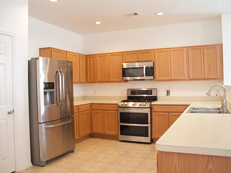 2711 Cally Ct — Photo 2