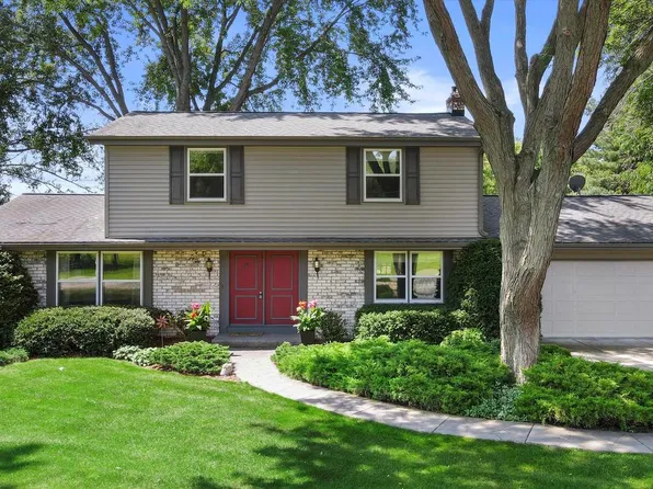 W246S7035 Maple Hill DRIVE, Waukesha, WI 53189