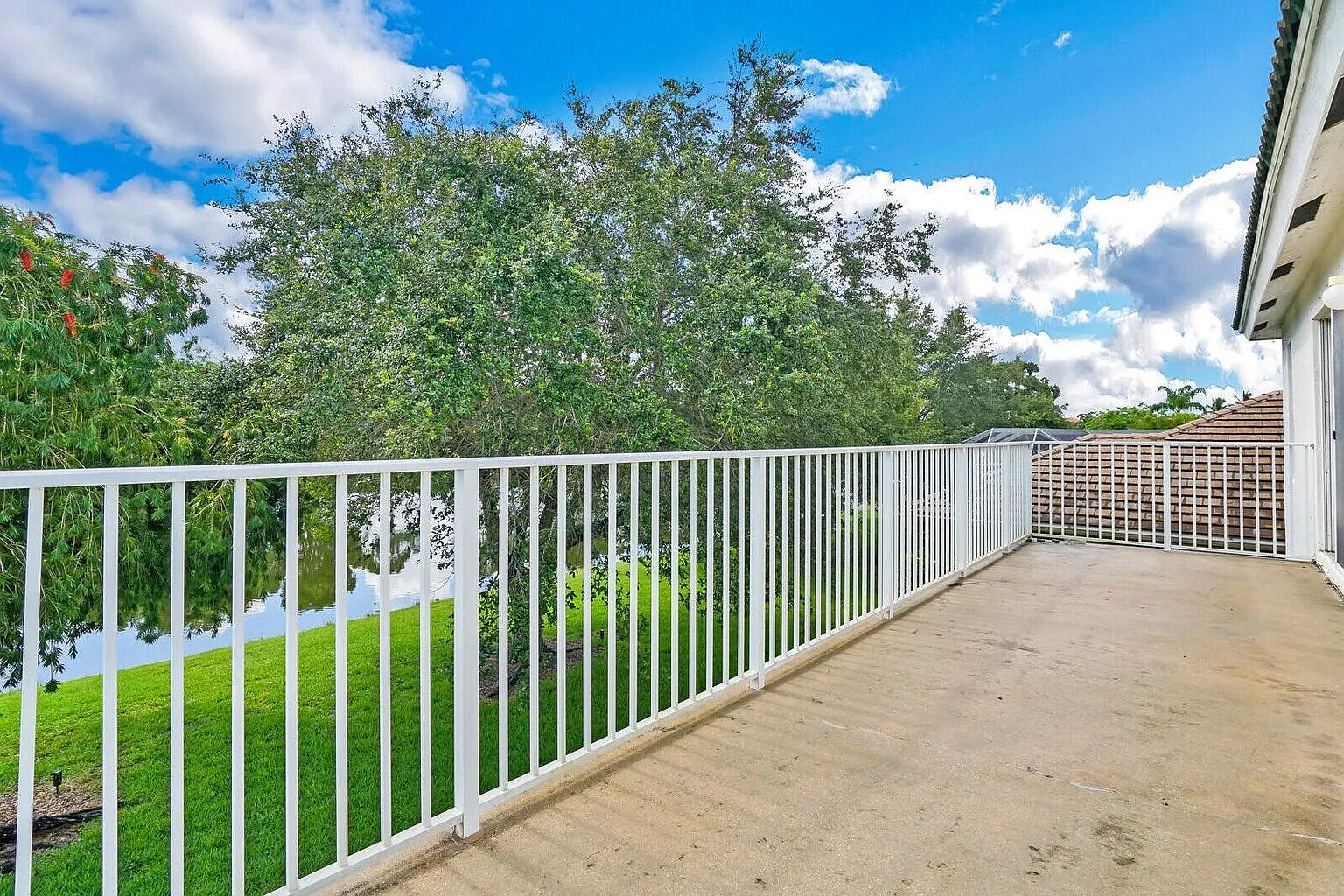 5 bed, 2.5 bath, 2910 sqft, $9,000 — Photo 3
