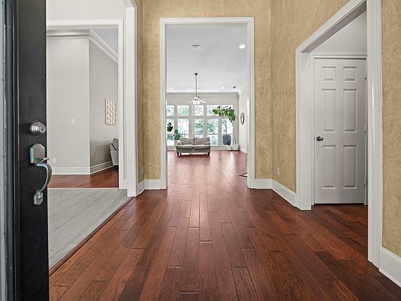 3rd image of 16211 Cumberland Way