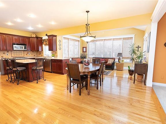 4th image of 8778 Stonebriar Dr