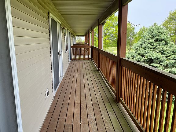 DECK WITH SLIDING GLASS DOORS OFF LIVING ROOM & BEDROOMS