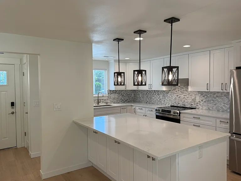 721 Iva Ln NE — Photo 5